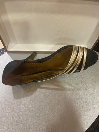 Zapatos de fiesta Eferri negros y dorados