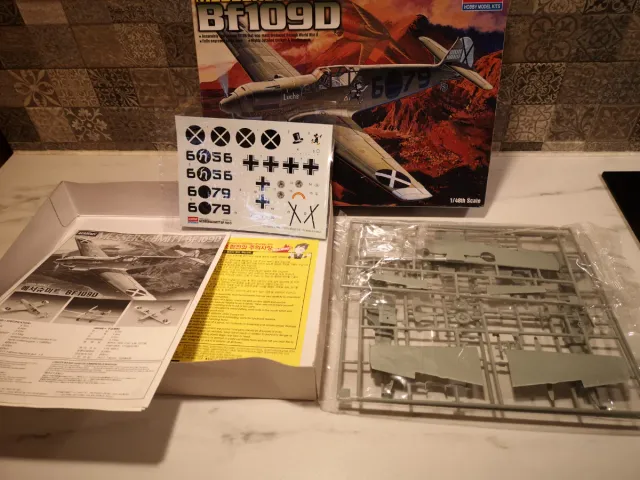 Maqueta Academy Messerschmitt Bf-109D 1/48