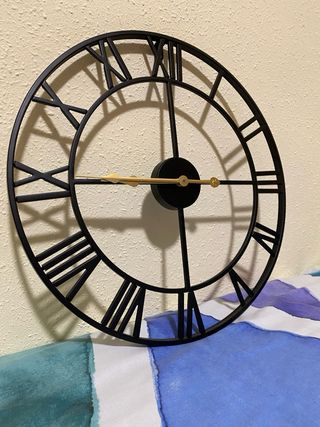 Reloj Vintage Negro y Dorado 47cm