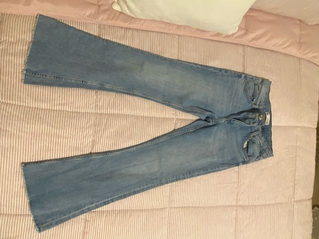 Vaqueros acampanados azules