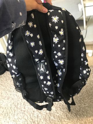 Mochila Tenth flores blancas