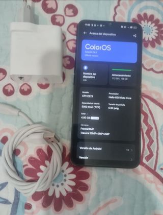 Móvil con cargador y cable USB