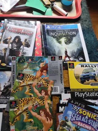 Manuales y carátulas de videojuegos