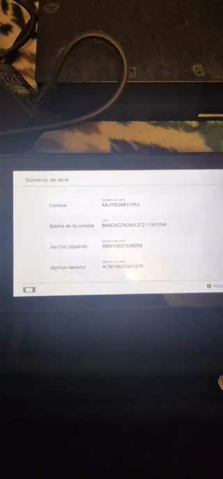 Nintendo Switch grigio con numero di serie verde, pronto da usare