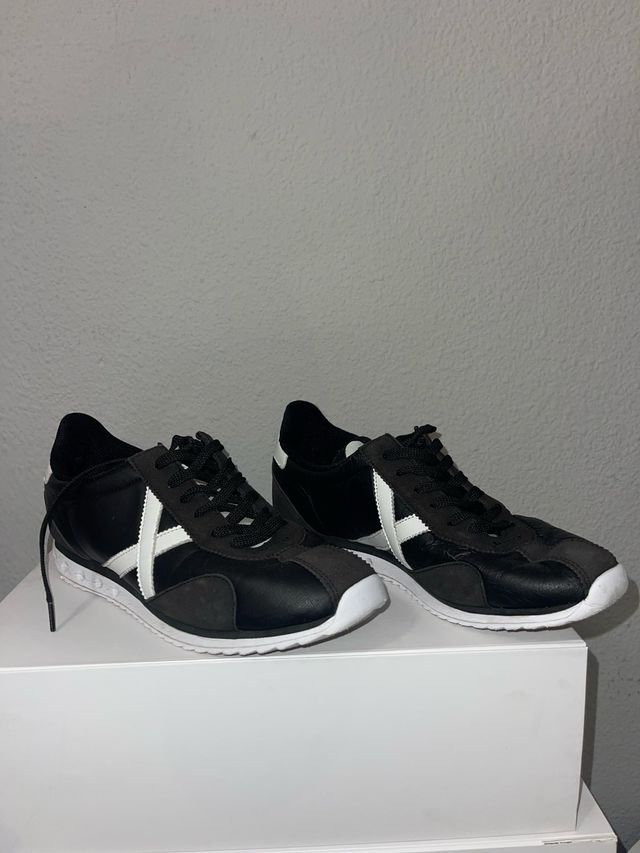Zapatillas Munich Negras y Blancas Talla 44