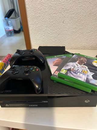 Xbox One Negra + 2 Mandos + 3 juegos