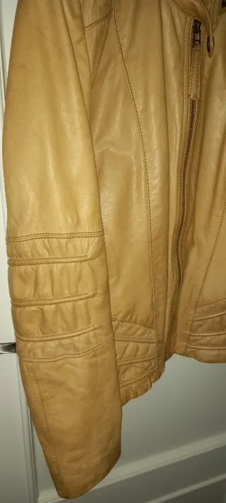 Chaqueta polipiel Stradivarius Beige