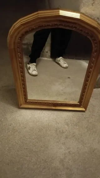 Specchio con cornice decorata