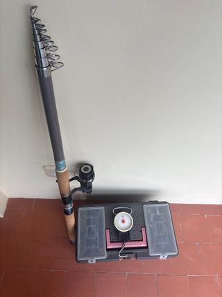 Caña de pescar y maleta