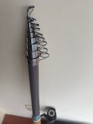 Caña de pescar y maleta