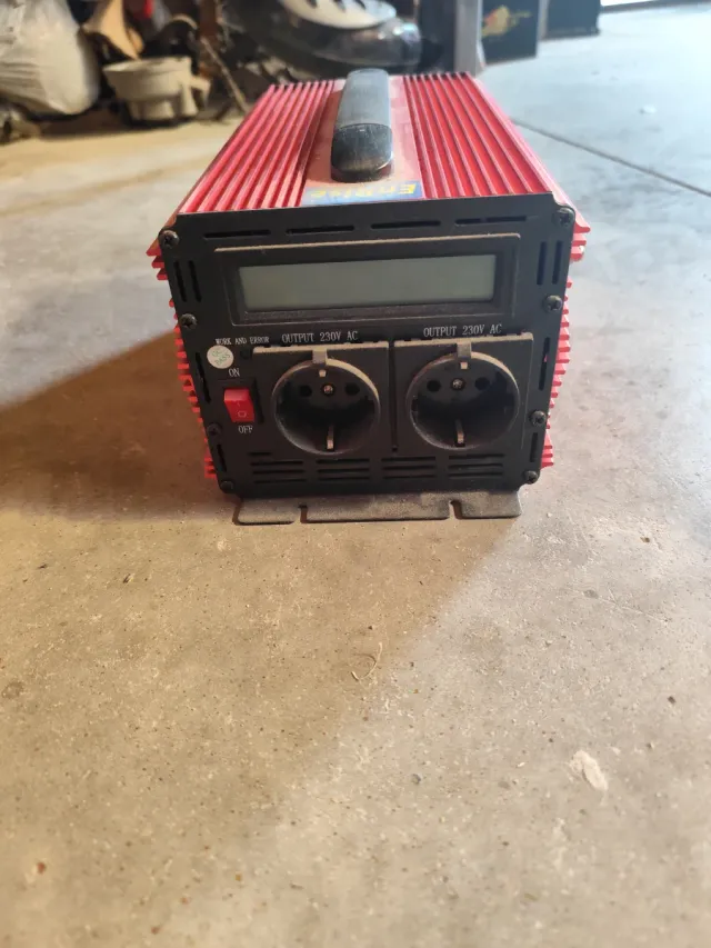 Inversor Corriente 12V a 220V 2000W