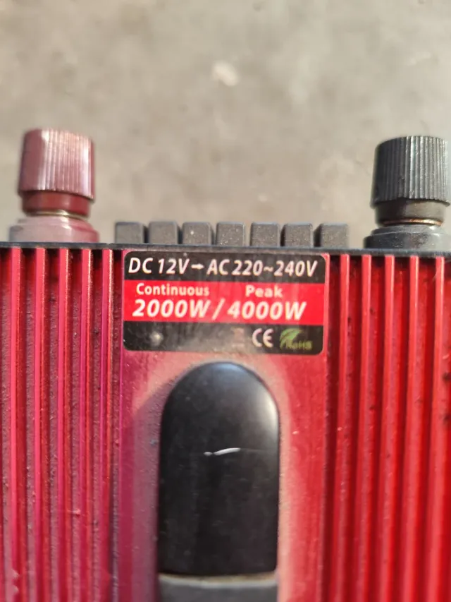 Inversor Corriente 12V a 220V 2000W