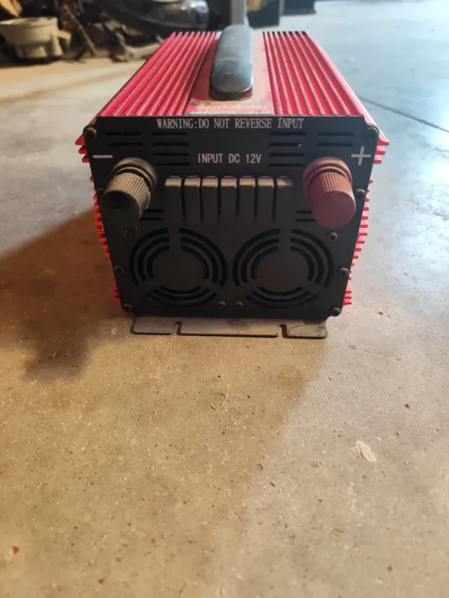 Inversor Corriente 12V a 220V 2000W