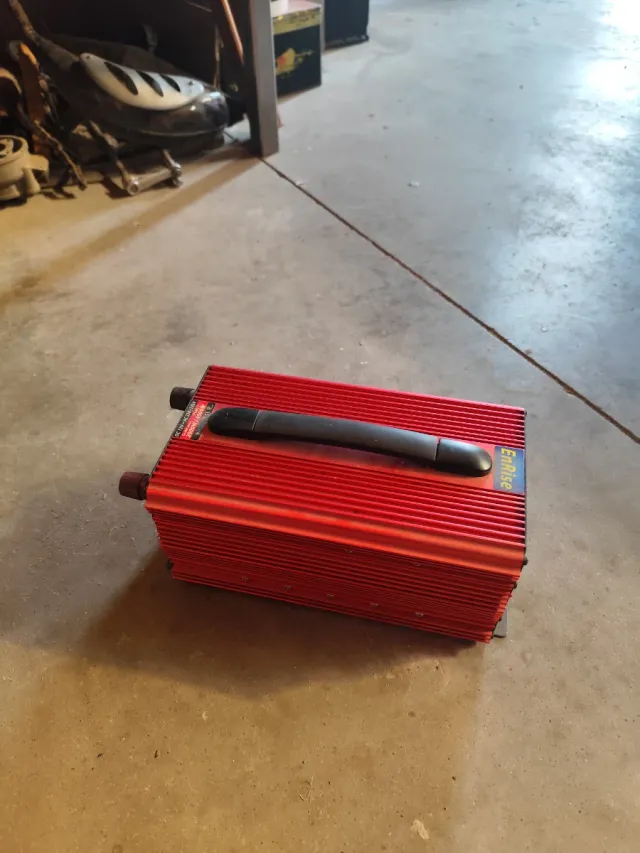 Inversor Corriente 12V a 220V 2000W