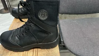 Anfibio nero con zip