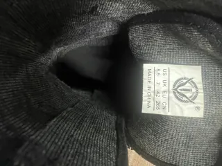 Anfibio nero con zip