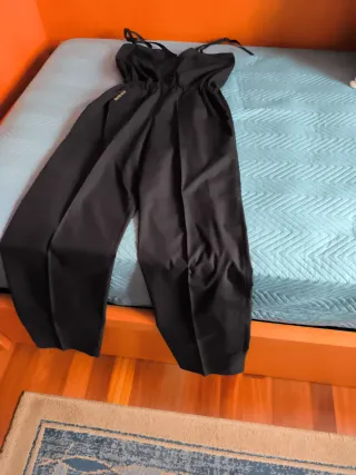 Buzo de tirantes negro