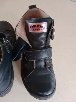 Botas Pablosky niña negras y plateadas.Son de piel