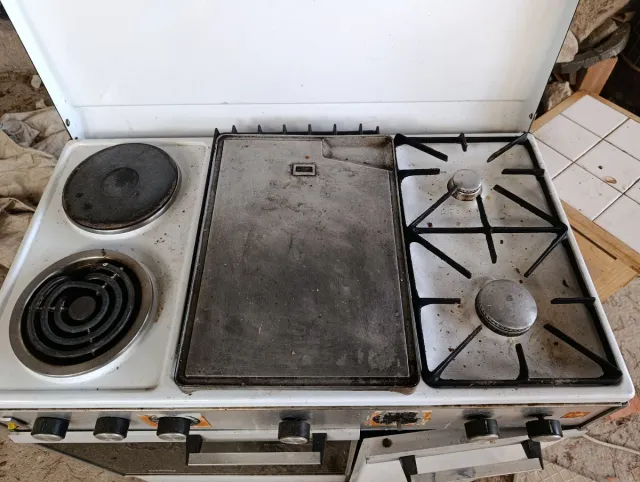 Cocina Eléctrica con Encimera de Gas