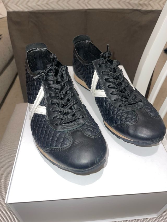 Zapatillas Munich Negras y Blancas