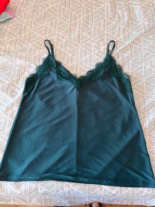 Blusa verde oscuro con encaje