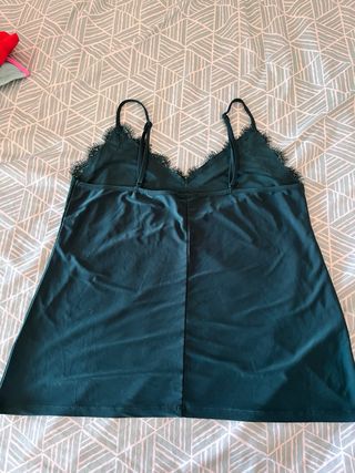 Blusa verde oscuro con encaje