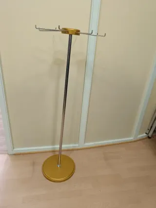 Expositor giratorio cinturones/pañuelos dorado