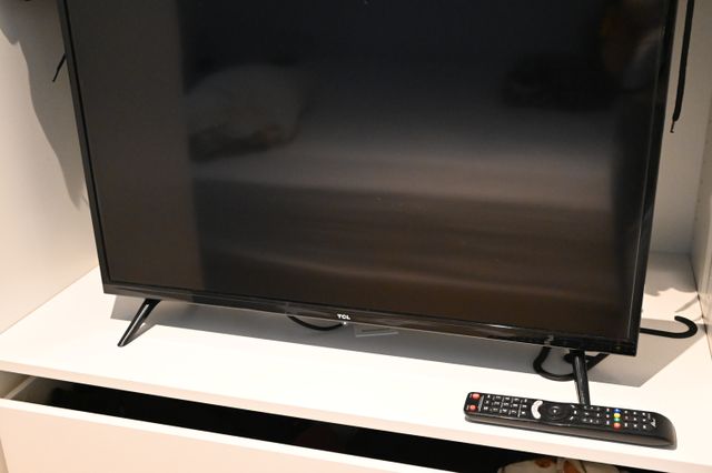 Televisión TCL Negra 28in