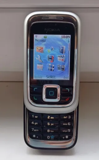 Nokia 6111 argento/nero con caricabatterie