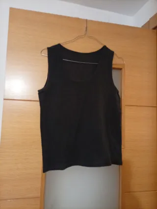 Camiseta básica sin mangas negra