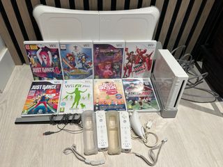 Lote Wii con 8 juegos y accesorios