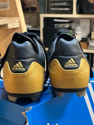 Scarpe da calcio Adidas nere e oro