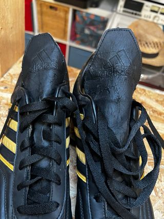 Scarpe da calcio Adidas nere e oro