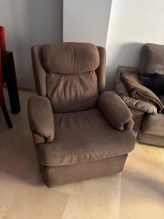 Sofá reclinable marrón tela
