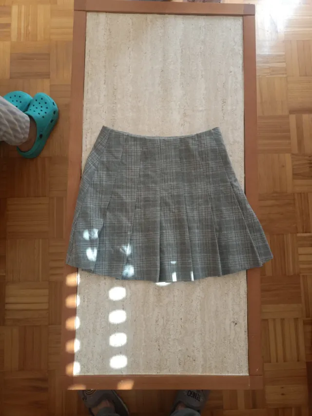 Falda de cuadros gris y blanco