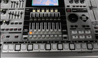 Roland MC-909 Supreme Dance + Teclado MIDI nuevo