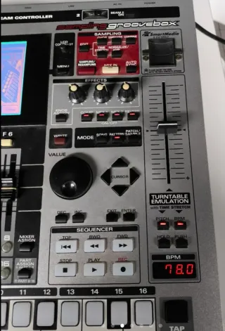 Roland MC-909 Supreme Dance + Teclado MIDI nuevo