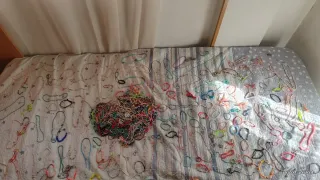 Lote de pulseras, colgantes y anillos