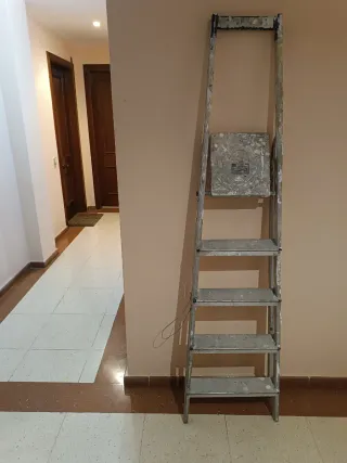 Escalera de aluminio plegable