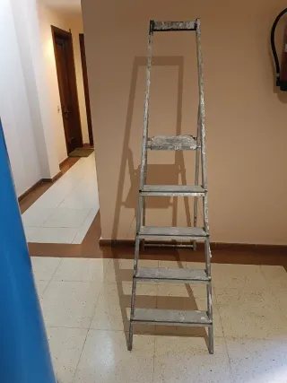 Escalera de aluminio plegable