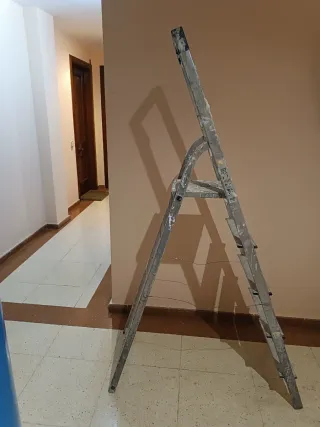 Escalera de aluminio plegable