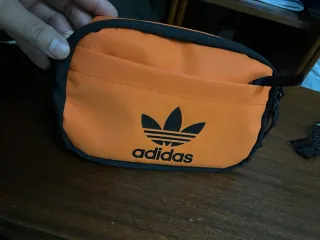 Bolso Adidas Naranja y Negro