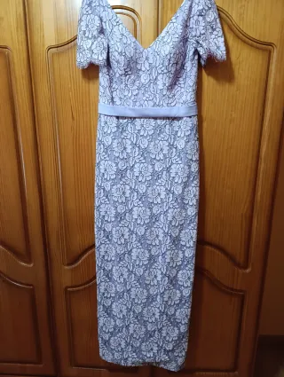 Vestido de encaje morado y negro