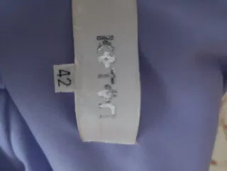 Vestido de encaje morado y negro