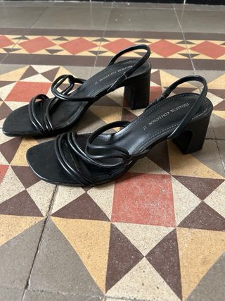 Tacones PULL&BEAR negros talla 35.