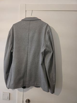 Chaqueta gris hombre