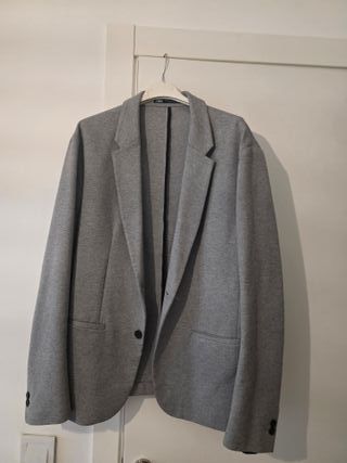 Chaqueta gris hombre