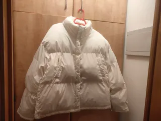 Plumífero blanco acolchado