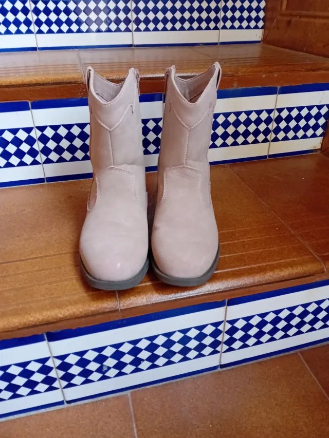 Botas niña beige talla 32