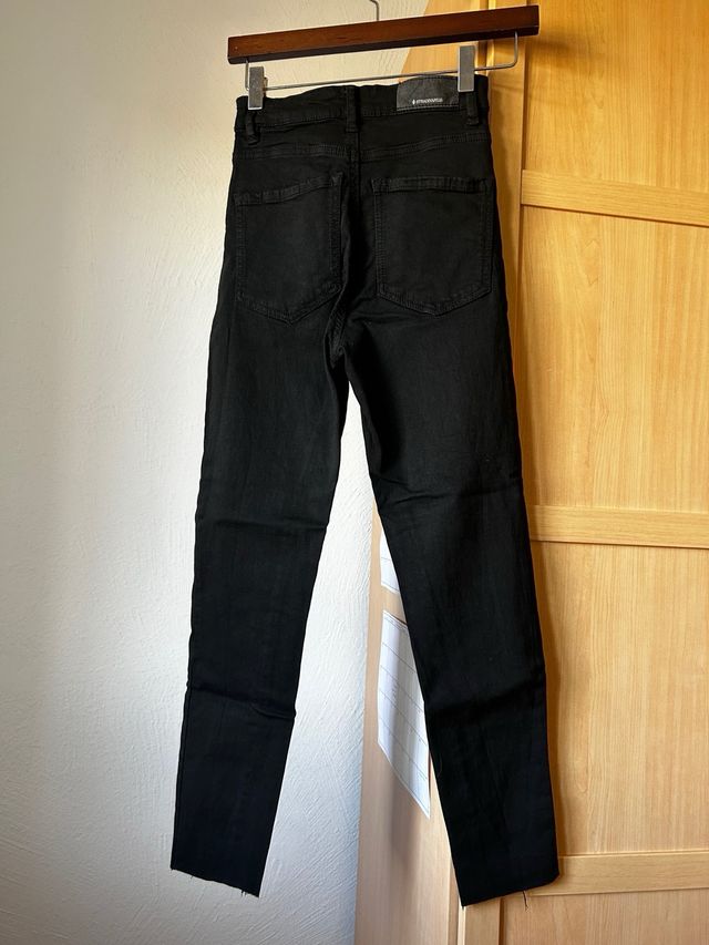 Pantalón negro talle alto
